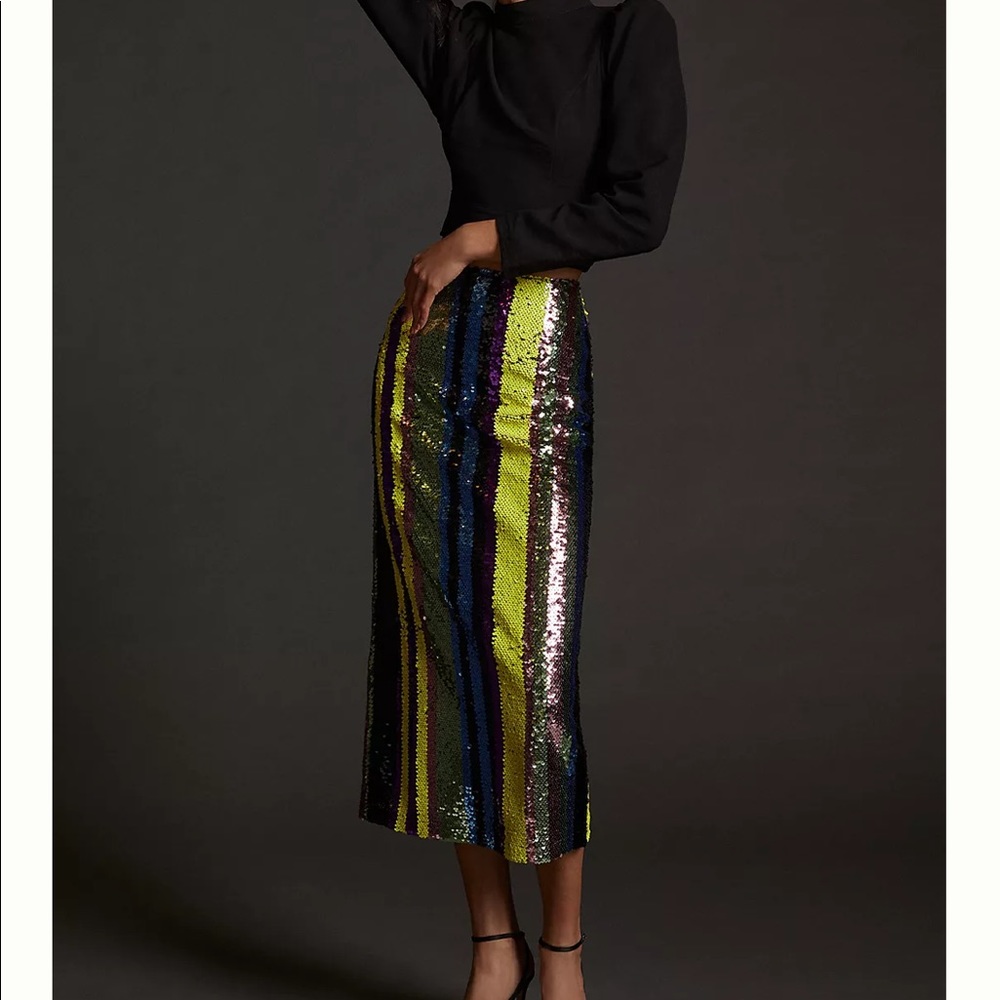 DISO this Anthro sequin skirt in a SMALL.
